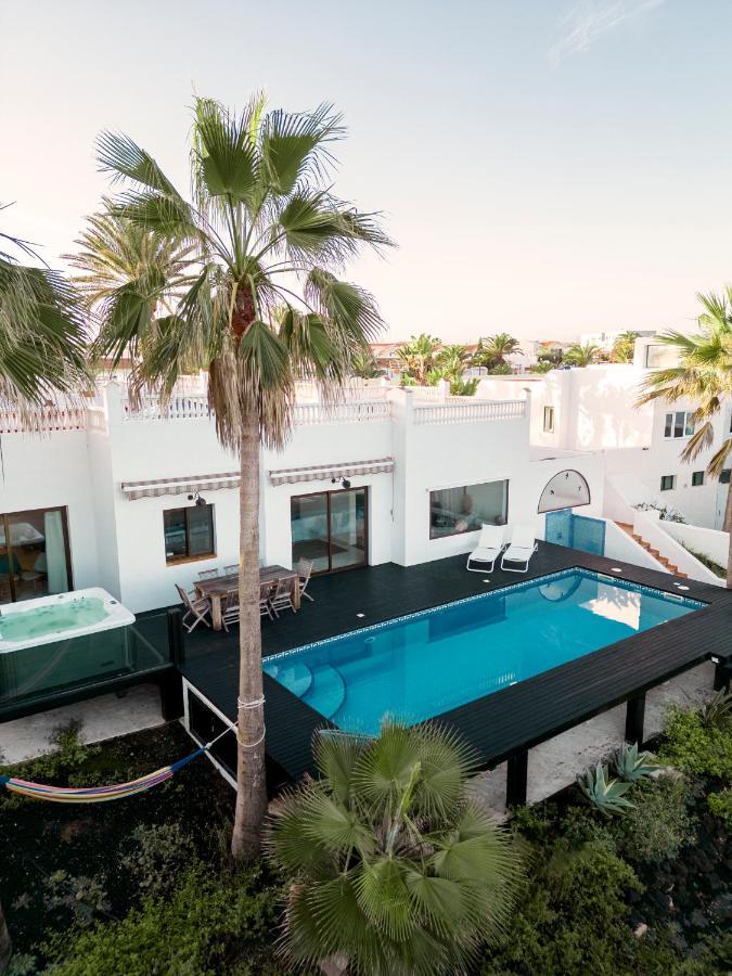 Villa Los Flamencos By Veaco- Beachfront & Pool Corralejo Exterior photo